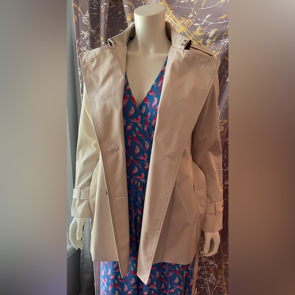 GORGEOUS Coach Short Trench, NWT, Porcelain, Size Medium - Picture 6 of 10